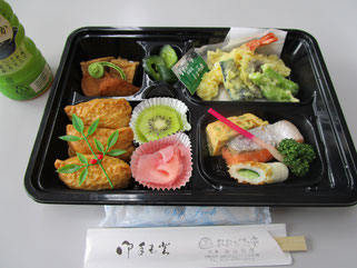 ご近所の「おおがた亭」さんのお弁当