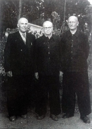 Три друга (слева направо) о. Ю. Кучинський, о. Б. Джепецкий,   о. В. Буковинский