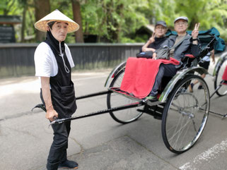 人力車で、イエ~イ!