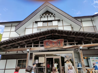 急遽予定変更で、酸ヶ湯の硫黄泉に入ってきました。