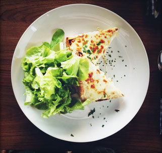 VOR DEM FRISCHEN GRÜNEN SALAT MUSS SICH HIER NIEMAND FÜRCHTEN