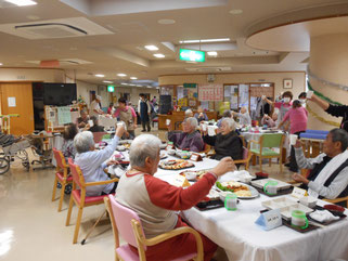 「かんぱ～～～い！」会食のスタートです