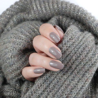 essie • easily suede (EU 661) • Sweater Weather / Country Retreat Collection