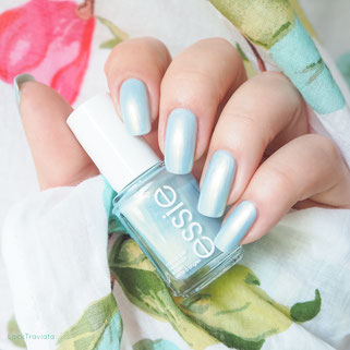 swatch essie classical cliché Tropical Lights Collection 2016