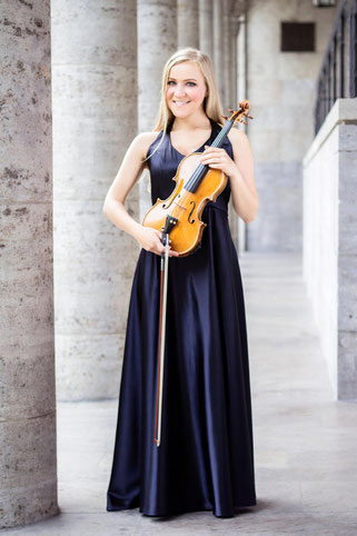 Jessica Grzenia - Violinistin Violine Geigerin Geiger Geige Violin Hochzeit Trauung Duisburg Düsseldorf NRW Dortmund Köln Bonn Koblenz Essen Musik Event LeeNorris