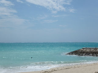 嵐の後のビーチ。