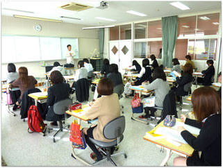 鹿児島医療技術専門学校での授業風景（2013・4）