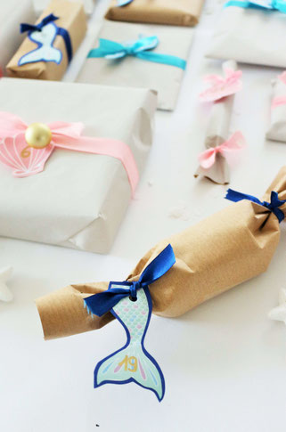 Bild: DIY Adventskalender für Kinder im Meerjungfrauen und Unter Wasser Stil basteln, Anleitung und Ideen zum Befüllen vom DIY Deko & Partystyling Blog Partystories.de // #Adventskalender #DIYadventskalender #Meerjungfrauen #Mermaid #unterWasser #basteln