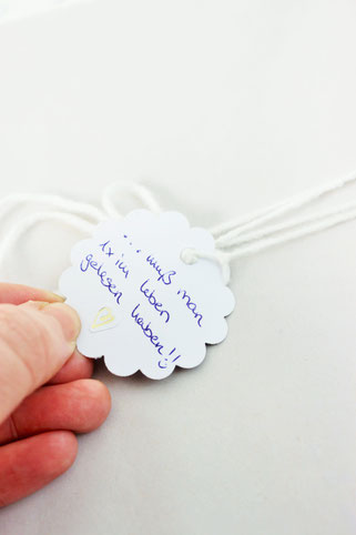 Bild: DIY Brautkalender- finde Ideen für einen Braut Countdown Kalender als Geschenk zum selber machen, mit Tipps zum Befüllen und Verpackungsideen // gefunden auf www.partystories.de // #diyHochzeit #Brautkalender #geschenkidee #ricodesign