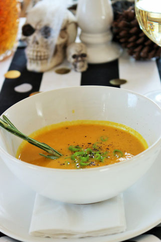 Bild: Kürbis Creme Suppe mit Orangenaft, herbstliches und schnelles Kürbisrezept, gefunden auf Partystories.de