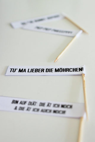 Bild: DIY Dekoration für Ostern basteln - mit diesem Freebie Vorlage schöne Kuchentopper, Cake Topper und Brunch Deko selber machen, diese und noch mehr kreative DIY Deko Ideen für Ostern gibt's auf www.partystories.de