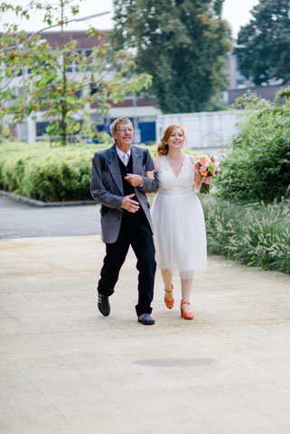 Bild: Tipps und Ideen für eine DIY Hochzeit im urban-industrial Stil, echte Tipps von einer echten Braut nicht nur für eine Sommer Hochzeit, Inspirationen einer echten Hochzeit mit freier Trauung in Düsseldorf, gefunden auf www.partystories.de