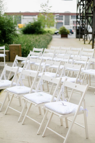 Bild: Tipps und Ideen für eine DIY Hochzeit im urban-industrial Stil, echte Tipps von einer echten Braut nicht nur für eine Sommer Hochzeit, Inspirationen einer echten Hochzeit mit freier Trauung in Düsseldorf, gefunden auf www.partystories.de