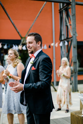 Bild: Tipps und Ideen für eine DIY Hochzeit im urban-industrial Stil, echte Tipps von einer echten Braut nicht nur für eine Sommer Hochzeit, Inspirationen einer echten Hochzeit mit freier Trauung in Düsseldorf, gefunden auf www.partystories.de