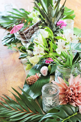 Bild: Ideen für eine Tropical Sommer Party - So einfach eine schöne tropische Party mit DIY Deko, Essen und Getränken für jeden Anlass umsetzen und feiern // tropische DIY Tischdeko // www.partystories.de