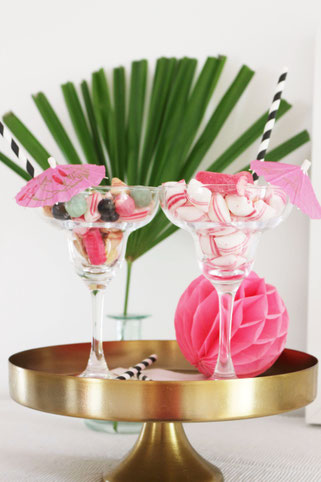 Bild: Viele Ideen für eine Flamingoparty in gold und pink mit Deko, Rezepten für Partyfood und einfachen DIY's, gefunden auf Partystories.de