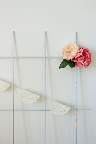 Bild: DIY Geschenk Idee für die Braut // So einfach kannst Du als Trauzeugin oder Brautjungfer einen Countdown Kalender für die Hochzeit als Geschenk an die Braut basteln; gefunden auf www.partystories.de