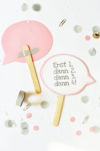 Bild: DIY Deko zur Einschulung und für die Einschulungsparty - Photoprops selber basteln für schöne Fotos mit dem Schulkind, mit Freebie Bastelvorlage von Partystories.de