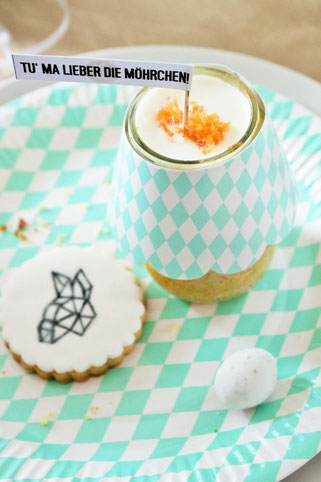 Bild: DIY Dekoration für Ostern basteln - mit diesem Freebie Vorlage schöne Kuchentopper, Cake Topper und Brunch Deko selber machen, diese und noch mehr kreative DIY Deko Ideen für Ostern gibt's auf www.partystories.de