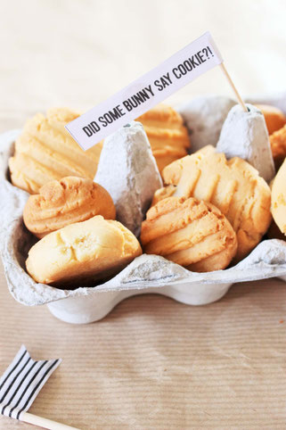 Bild: DIY Dekoration für Ostern basteln - mit diesem Freebie Vorlage schöne Kuchentopper, Cake Topper und Brunch Deko selber machen, diese und noch mehr kreative DIY Deko Ideen für Ostern gibt's auf www.partystories.de