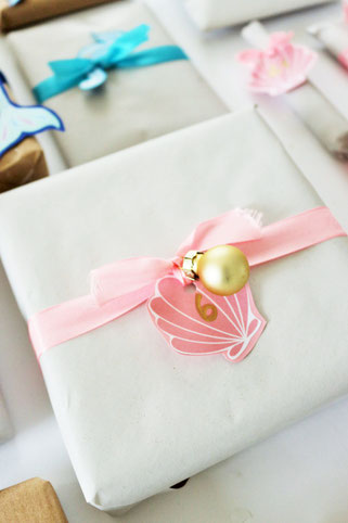 Bild: DIY Adventskalender für Kinder im Meerjungfrauen und Unter Wasser Stil basteln, Anleitung und Ideen zum Befüllen vom DIY Deko & Partystyling Blog Partystories.de // #Adventskalender #DIYadventskalender #Meerjungfrauen #Mermaid #unterWasser #basteln