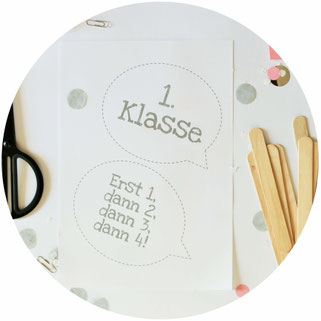 Bild: DIY Deko zur Einschulung und für die Einschulungsparty - Photoprops selber basteln für schöne Fotos mit dem Schulkind, mit Freebie Bastelvorlage von Partystories.de