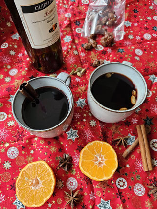 Klassischer Glühwein selbstgemacht mit Gewürzen
