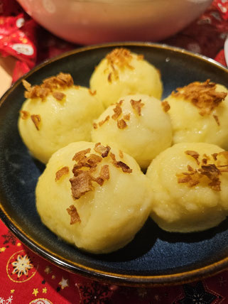 Kartoffelknödel wie bei Oma frisch gekocht in der Schüssel