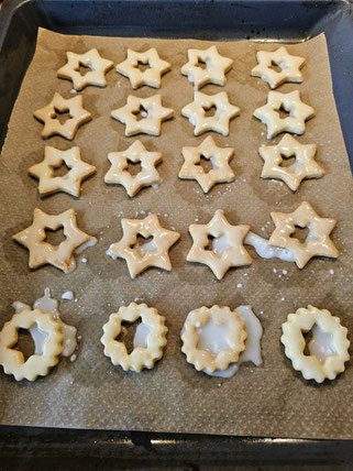 Guss auf den gebackenen Hildabrötchen