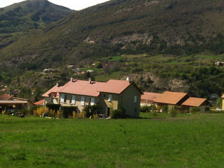 Habitat individuel groupé, La Roche des A. (E. Bouvier)