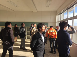 閖上中学校の中をボランティアの方に案内した頂きました