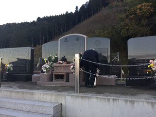 大川小学校の慰霊碑にて献花させて頂きました
