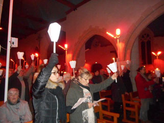 L'église de Plougasnou, illuminée par les lumignons Pascal