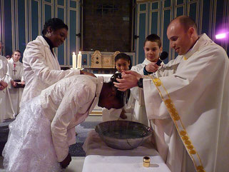 Yasmine est baptisée par le P. Daniel de Kerdanet (St Mathieu-Morlaix)