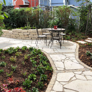 Pflasterarbeiten München, Naturstein Terrasse München, Terrassenbau München, Wegebau Garten München, Trockenmauer bauen München, Gartenmauer Naturstein, Einfassungen Naturstein, Randsteine setzen München, Stufen aus Naturstein, Sitzplatz pflastern