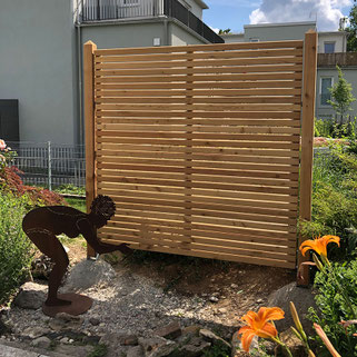 Holzterrasse bauen München, Sichtschutz Holz München, Pergola bauen München, Hochbeet Holz bauen, Holzdecks Garten, Gartenzaun Holz München, Rankgitter Holz, Holz im Garten langlebig, Unterkonstruktion Holzterrasse, Holzarbeiten Garten München, Terrassen