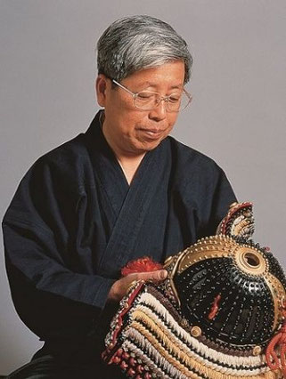 兜セット一式 平安道斎 10号 兜飾り 純金箔押小札 総裏 正絹茜糸威 「蝶と牡丹