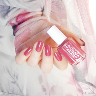 essie • stop, drop & shop (EU 579) • Say it ain’t Soho Collection (fall 2018)