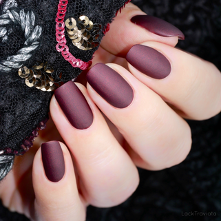 essie • ace of shades (EU 653) • Game Theory Collection (fall 2019)