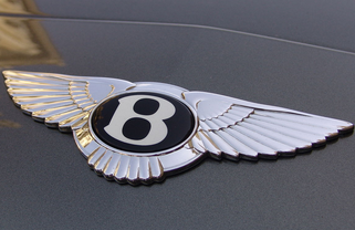 L'emblème de la marque Bentley.
