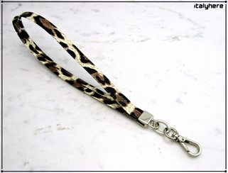 Cinghia da polso staccabile 21 cm. in similpelle leopardata larga  mm.10,  con moschettone extra lusso, colore argento - Italyhere