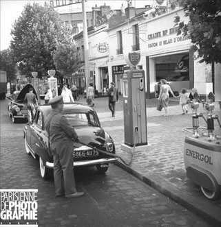 Le "plein" d'une Aronde Simca