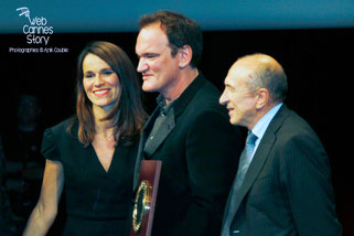 Quentin Tarantino entouré d'Aurélie Filippett et Gérard Collomb, lors de la remise prix Lumière à Lyon 