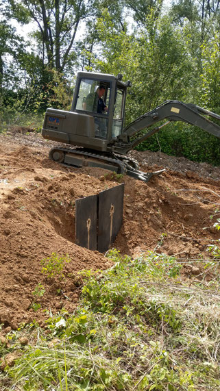 Einbau der Eisvogelhöhlen am 12.05.2022, Foto S. Lorenz