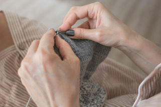 strickende Hände