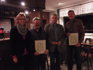 Ehrungen bei den Wienser Reitern: Vorsitzende Susanne Kraft mit (v. l.) Klaus Mund, Bezirksvorsitzender Herbert Hausknecht, Jürgen Exner.