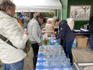 Unsere Vorstandsvorsitzende Gerlinde Rapp am Ausschank