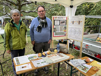 Die Imker*in Karin Wagner und Günter Keim