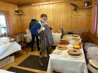 Dagmar Eberhard am Kuchenstand