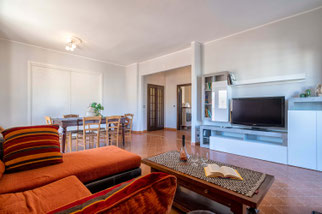 interno di una casa salotto
